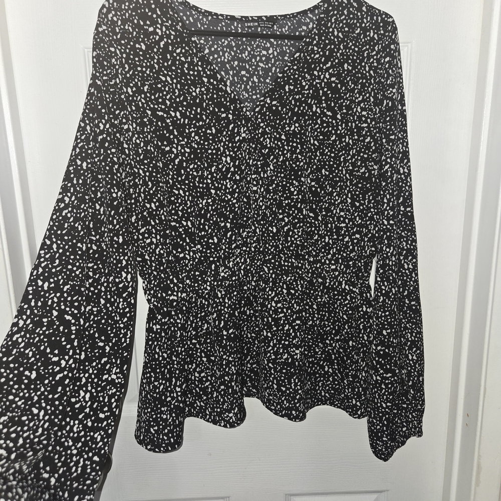 Elegant Black and White Speckled Blouse